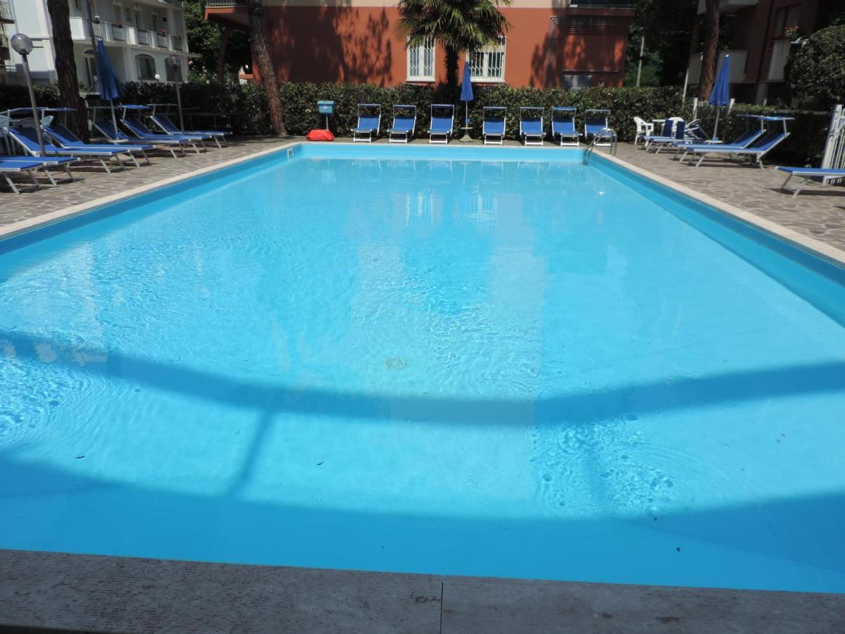 Hotel Liliana Римини Экстерьер фото