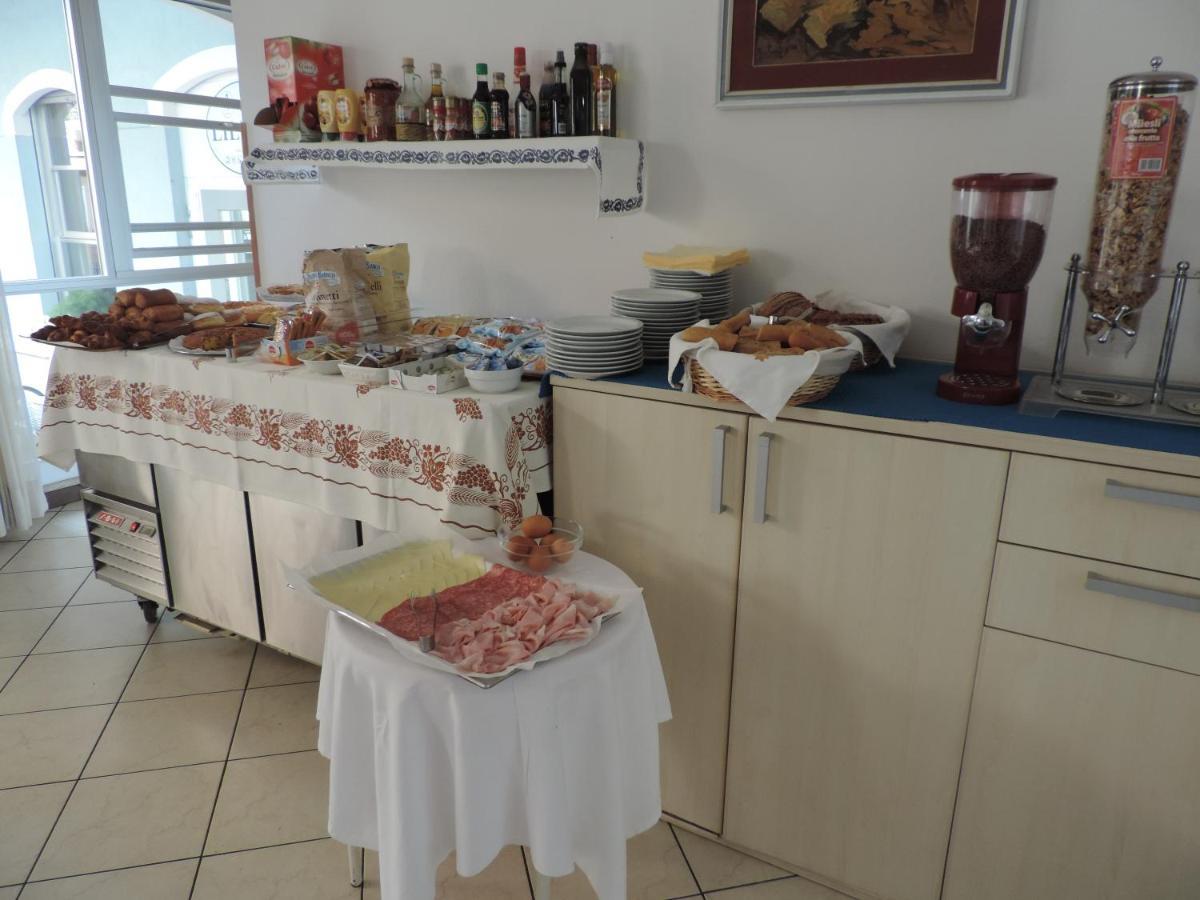 Hotel Liliana Римини Экстерьер фото